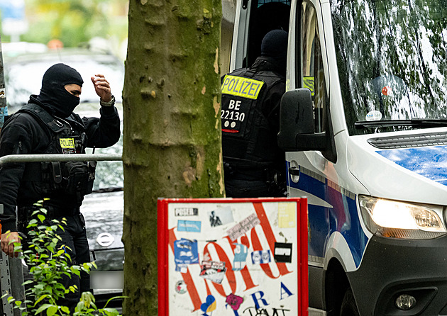 Železo a Kopí. Policie v Berlíně podnikla masivní razii kvůli přestřelkám na ulicích Železo a Kopí. Policie v Berlíně podnikla masivní razii kvůli přestřelkám na ulicích