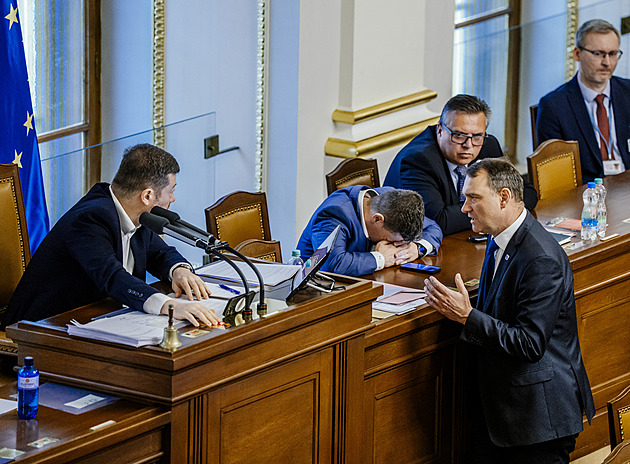 Je to bianco šek na utrácení, kritizují ekonomové rozpočtovou novelu