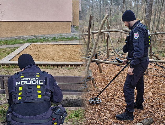 Do služby s detektorem kovů. Strážnici v Šumperku jimi kontrolují dětská hřiště Do služby s detektorem kovů. Strážnici v Šumperku jimi kontrolují dětská hřiště