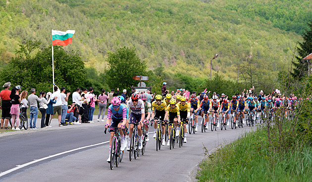 Giro ONLINE: První italská etapa. V úniku se rychle osamostatňuje šestice Giro ONLINE: První italská etapa. V úniku se rychle osamostatňuje šestice