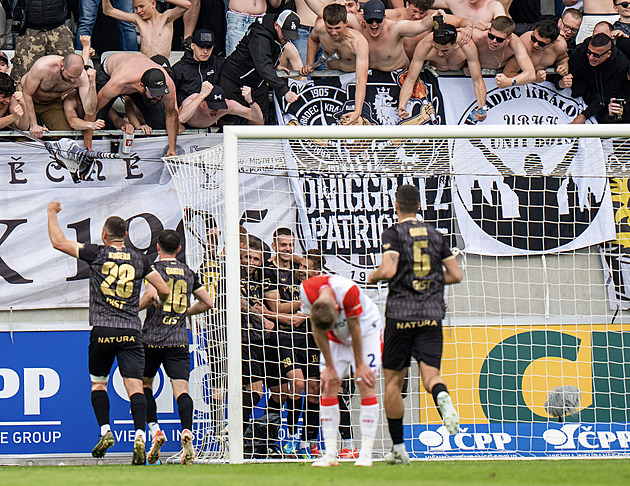 ONLINE: Slavia - Hradec 0:0, Provod jen na lavici, v útoku je s Chorým i Chytil