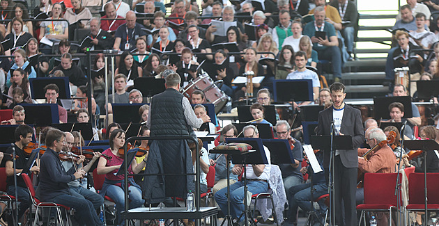 Šest set hudebníků v industriálních kulisách. Ostravu čeká velkolepý koncert Šest set hudebníků v industriálních kulisách. Ostravu čeká velkolepý koncert
