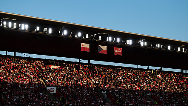 Slavia se omlouvá fanouškům: Věřili jsme v příčetnost a svět fotbalu bez plotů Slavia se omlouvá fanouškům: Věřili jsme v příčetnost a svět fotbalu bez plotů