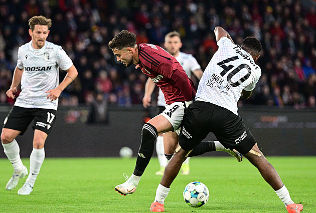 Sparta - Plzeň 0:0, tyče na obou stranách. Domácí se na vedoucí Slavii nedotáhli