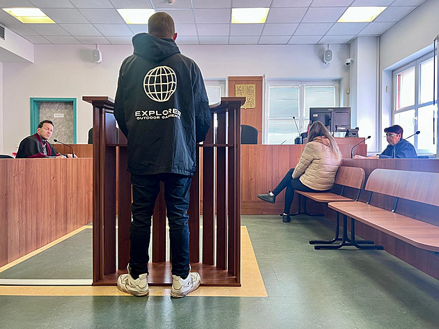 To dělá každý táta, bagatelizoval otčím u soudu surové bití chlapce. Vinu necítí To dělá každý táta, bagatelizoval otčím u soudu surové bití chlapce. Vinu necítí