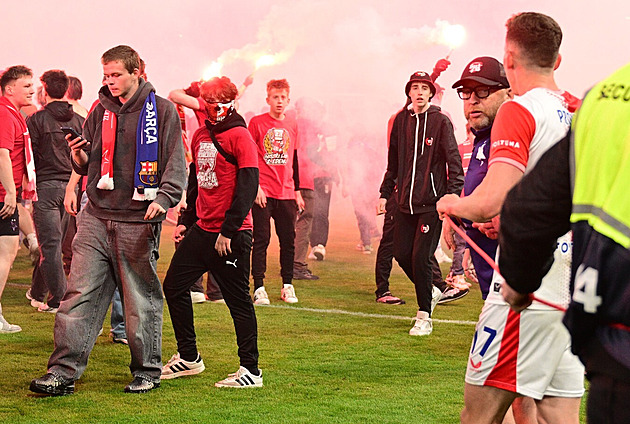 Krizová komunikace Slavie nemá v Česku obdoby, shodují se po derby PR experti
