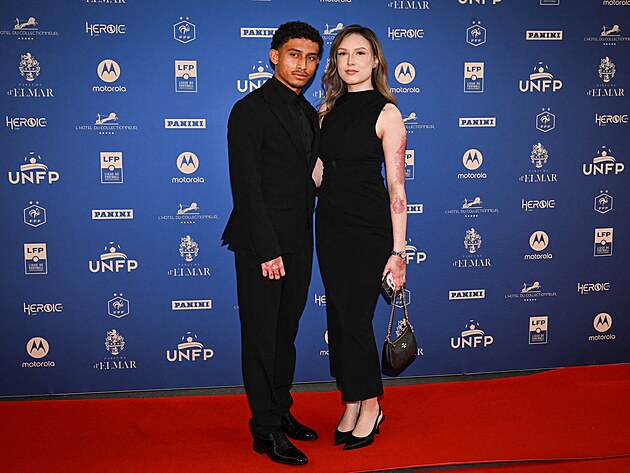 Hr�� FC M�ty Tahirys Dos Santos a jeho partnerka Coline n�kolik m�s�c� po...