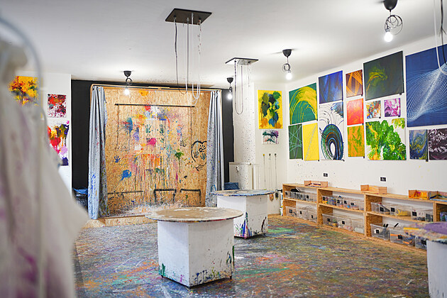 Zapome�te na �t�tce! V Obr�ziu maluje fyzika i paintballov� pistole