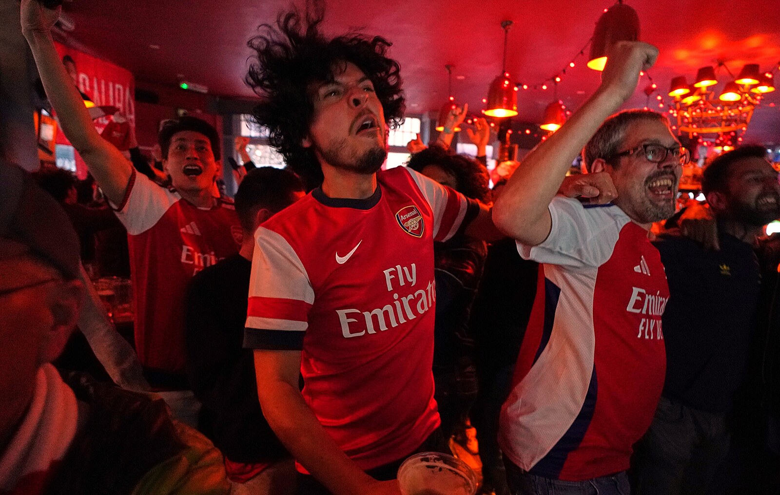 ONLINE: Arsenal slaví titul, rozhodla remíza City. Tottenham bojuje o záchranu
