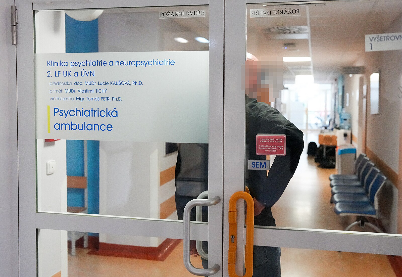 Policie obvinila po razii v ÚVN deset lidí, případ se týká falešných posudků