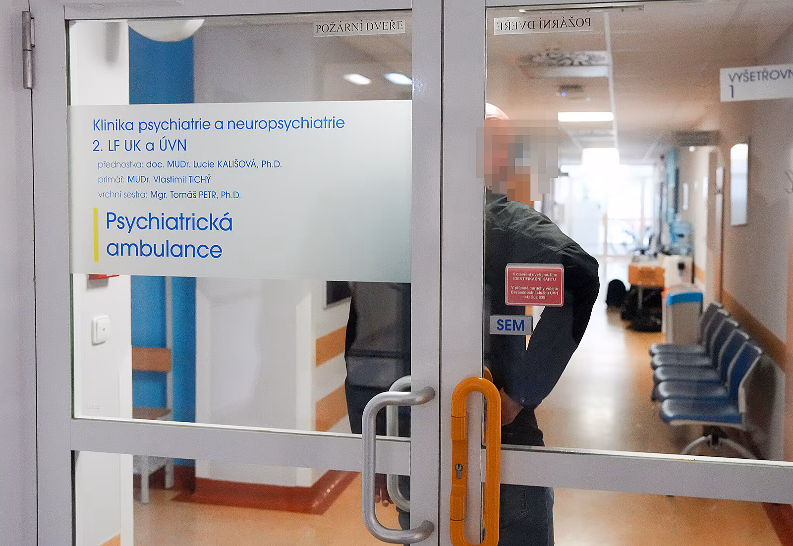 Národní centrála proti organizovanému zlo�inu (NCOZ) zasahuje v Úst�ední...