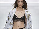 V kolekci Dolce & Gabbana pro jaro/léto 2026 se sexy krajka potkává i s...