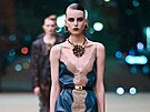 Práv� francouzský módní d�m Saint Laurent posunul trend inspirovaný spodním...