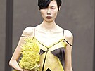 Zna�ka Ferragamo pracovala se saténovými slip dresses, jemnou krajkou a st�ihy...
