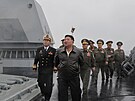 Severokorejský v�dce Kim �ong-un nav�t�vuje torpédoborec �che Hjon b�hem...
