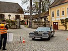 Cadillac DeVille (1973) na nám�stí v Prachaticích