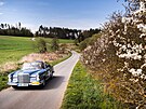 Op�t p�ekrásný klasický mercedes � MB 250 SE z roku 1966.
