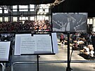 Stovky hudebník� v �ele s rakouským dirigentem Christianem Armingem u� mají za...