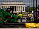 Renovace jezírka u Lincolnova památníku ve Washingtonu pomalu postupuje. (14....