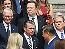 Musk na diplomatickém jednání s �ínou podnikl neobvyklé gesto, p�ijel se svým...