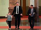 Musk na diplomatickém jednání s �ínou podnikl neobvyklé gesto, p�ijel se svým...