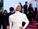Britská modelka Ikram Abdi Omarová na zahájení filmového festivalu v Cannes...