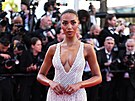 Britská influencerka Uma Jammehová na zahájení filmového festivalu v Cannes...