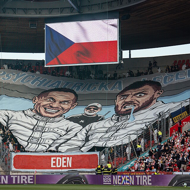Choreo spar�ansk�ch fanou�k� b�hem derby se Slavi� v Edenu