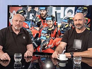 Hosty po�adu Rozst�el jsou Patrik Augusta, nový hlavní trenér HC Sparta Praha a...
