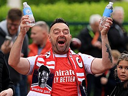 Fanou�ek Arsenalu na stadionu Bournemouthu p�ed zápasem domácího týmu s...