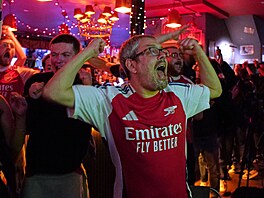 Fanou�ci Arsenalu sledují zápas Manchesteru City na Bournemouthu.