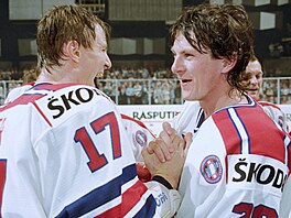Ji�í Veber a Martin Procházka po zápase s Kanadou roce 1996