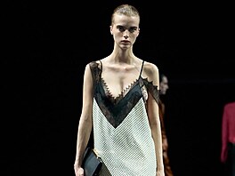 Haider Ackermann, kreativní �editel zna�ky Tom Ford, v kolekci pro sezonu...