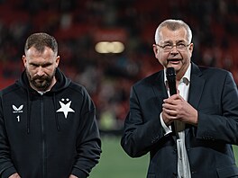 Jaroslav Tvrdík, p�edseda p�edstavenstva SK Slavia Praha, hovo�í k fanou�k�m...
