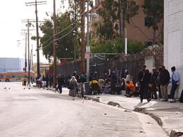 V nejistých dobách se tak po�et bezdomovc� na Skid Row m��e i ztrojnásobit,...
