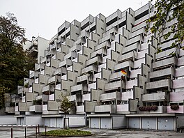 Fasáda tohoto osmnáctipatrového komplexu budov na sídli�ti Eckbusch je pokryta...