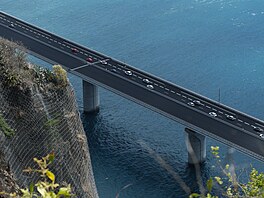 Kdy� se �ekne 200 milion� za kilometr, tak hrozn� to nezní. Jen�e ta suma je...