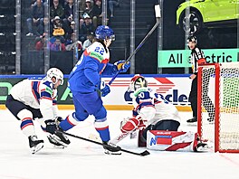 Kristián Pospí�il ze Slovenska skóruje proti Norsku.