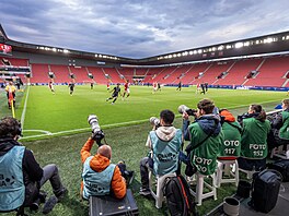 Liduprázdný stadion. Slavia bojuje proti Jablonci bez divák�.