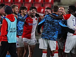 Hrá�i Slavie slaví ligový titul.