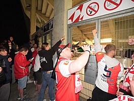 �ampa�ské te�e proudem. Fanou�ci Slavie slaví ligový titul.