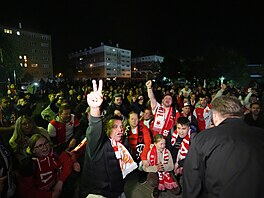 Fanou�ci Slavie slaví zisk ligového titulu p�ed branami Edenu.