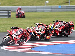 Nicolo Bulega v �ele závodu MS superbik� v Most�