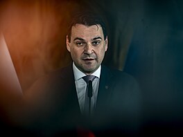Ministr Petr Macinka p�edstavil sv�j nový ministerský tým poradc�. (13. kv�tna...