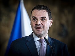 Ministr Petr Macinka p�edstavil sv�j nový ministerský tým poradc�. (13. kv�tna...