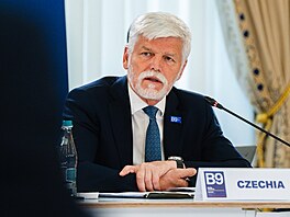 Petr Pavel se ve st�edu v Rumunsku zú�astnil summitu B9. Vedle lídr� �lenských...