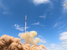 Zku�ební odpálení ruské mezikontinentální balistické rakety Sarmat na...