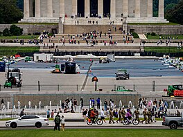 Renovace jezírka u Lincolnova památníku ve Washingtonu pomalu postupuje. (14....