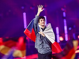 �eský reprezentant Daniel �i�ka ve finále Eurovision Song Contest 2026 ve Vídni...