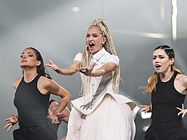 Sedmnáctiletý francouzský talent Monroe p�i svém finále Eurovision Song Contest...